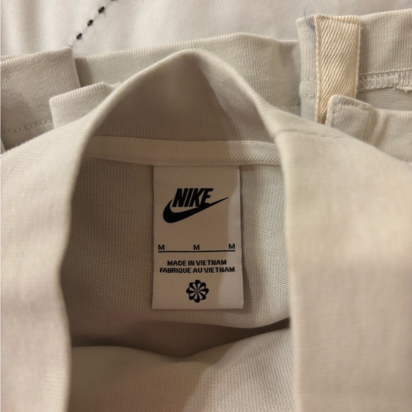 Men’s Nike long sleeve shirt - Picture 5 of 6